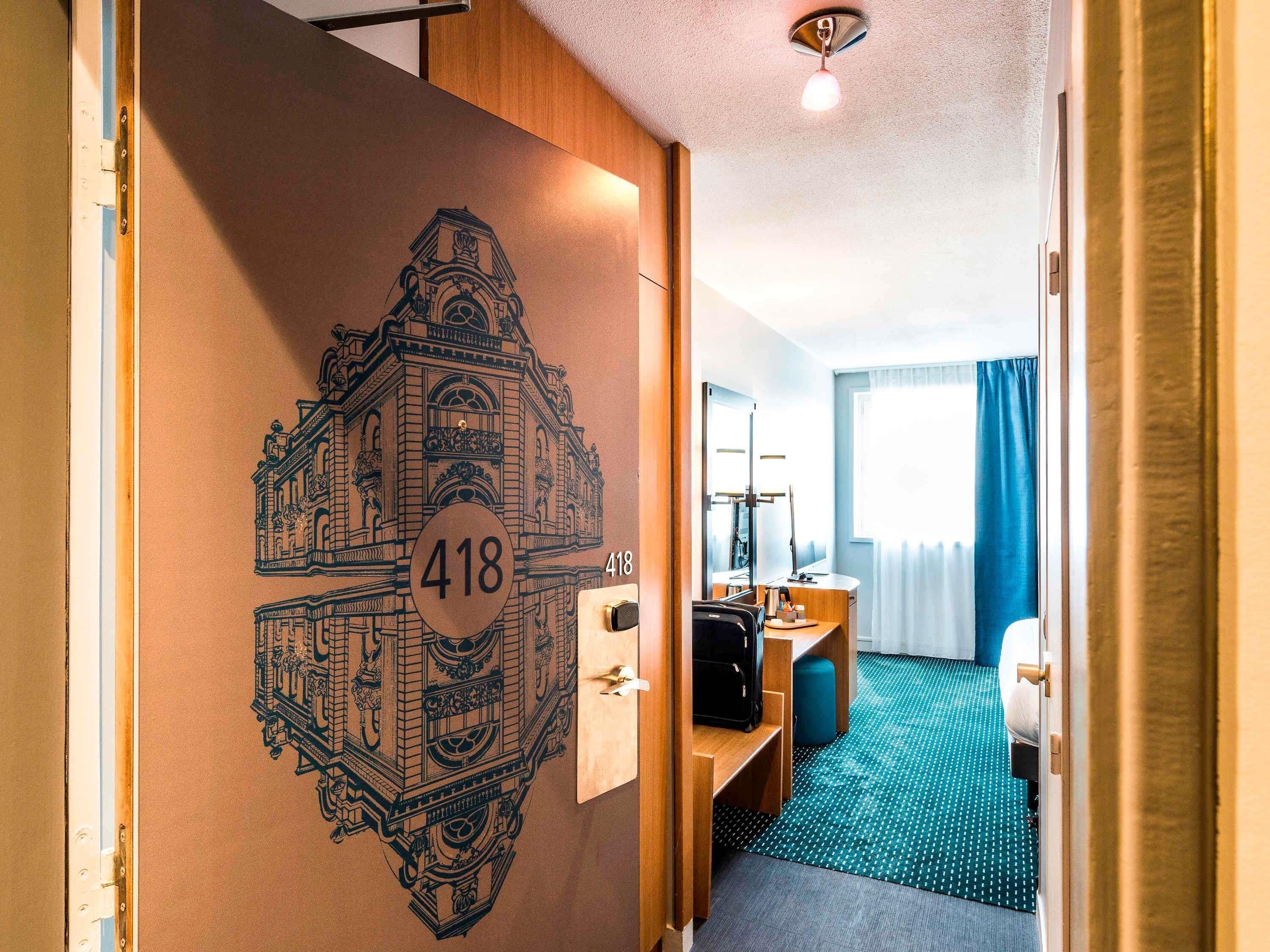 superior room, 1 king bed | premium bedding, pillow-top beds, in-room safe, desk