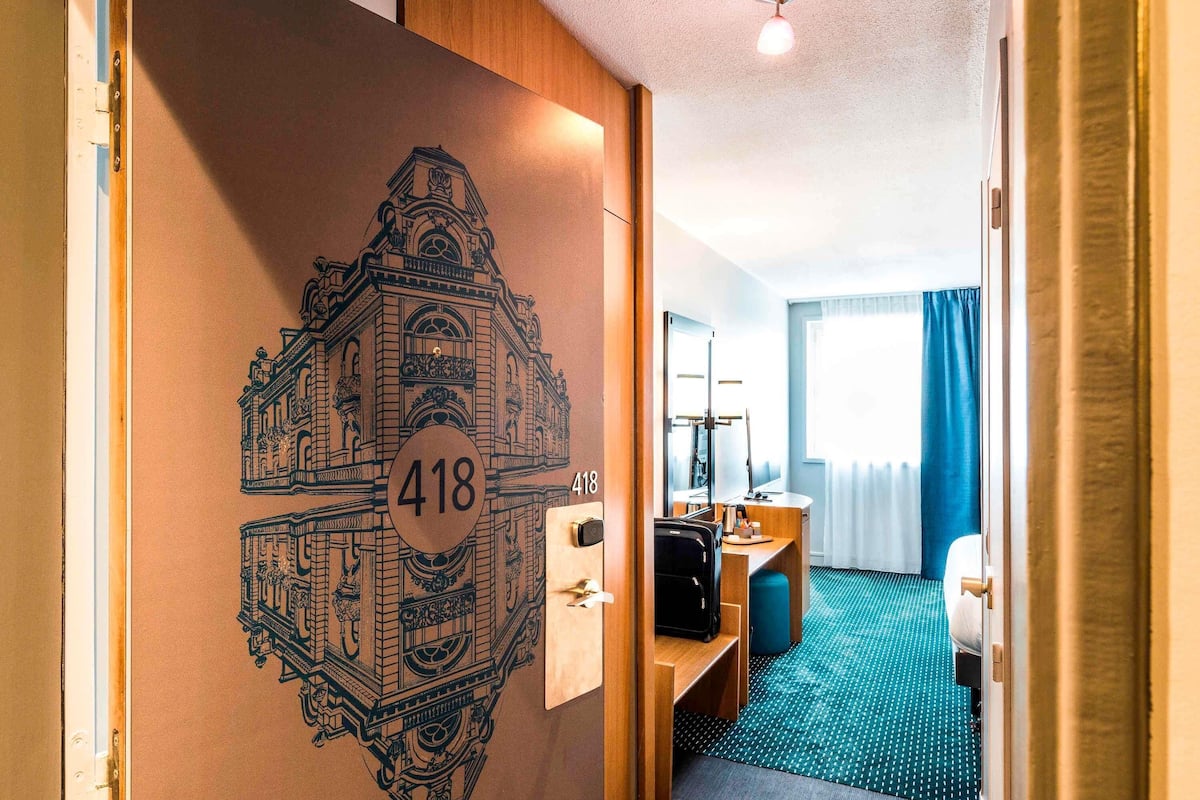 superior room, 1 king bed | premium bedding, pillow-top beds, in-room safe, desk