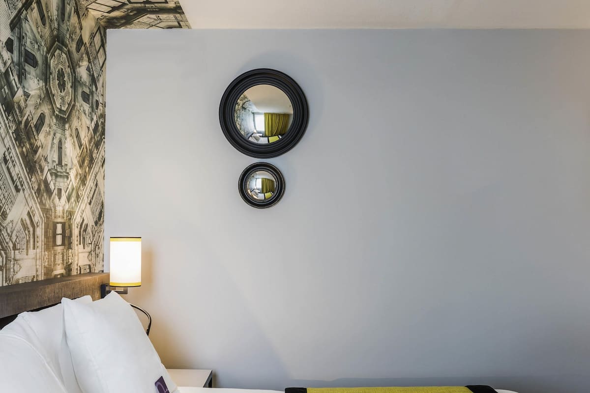 Hochwertige Bettwaren, Pillowtop-Betten, Zimmersafe, Schreibtisch