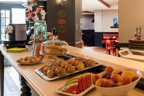 Daily full breakfast (EUR 20.5 per person)