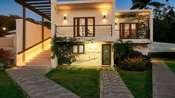 Couples treatment rooms, body treatments, aromatherapy