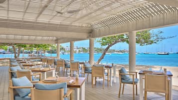 3 restaurants; breakfast, lunch, and dinner served