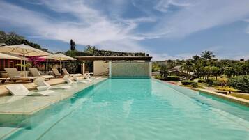 Outdoor pool, pool umbrellas, sun loungers
