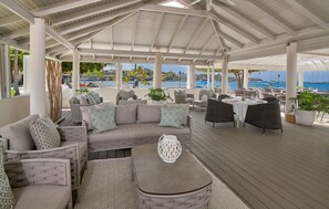 3 restaurants, breakfast, lunch, dinner served; international cuisine - Calabash Hotel (St. George's)