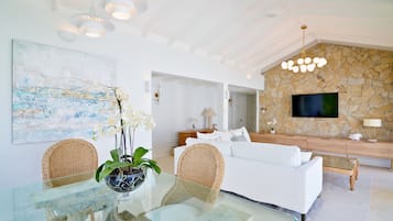 Ático (Suite) | Zona de estar | Televisión LED de 40 pulgadas con canales por cable, una televisión