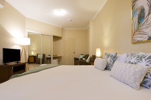 Iron/ironing board, WiFi, bed sheets