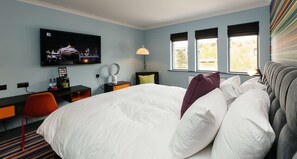 俱樂部客房 (FREE Gym & Pool Access) | 書桌、筆電工作空間、遮光布/窗簾、熨斗/熨衣板