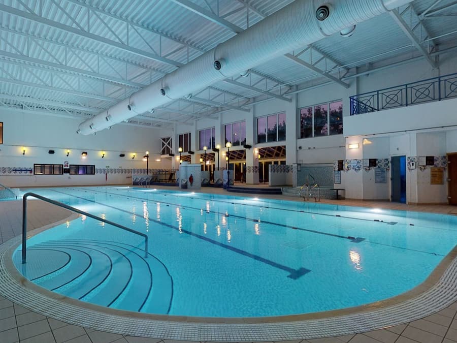 Innenpool, Liegestühle