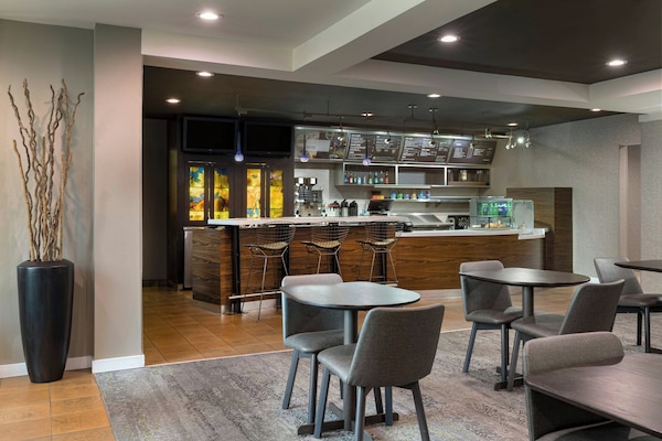 Der serveres morgenmad, aftensmad og amerikanske retter