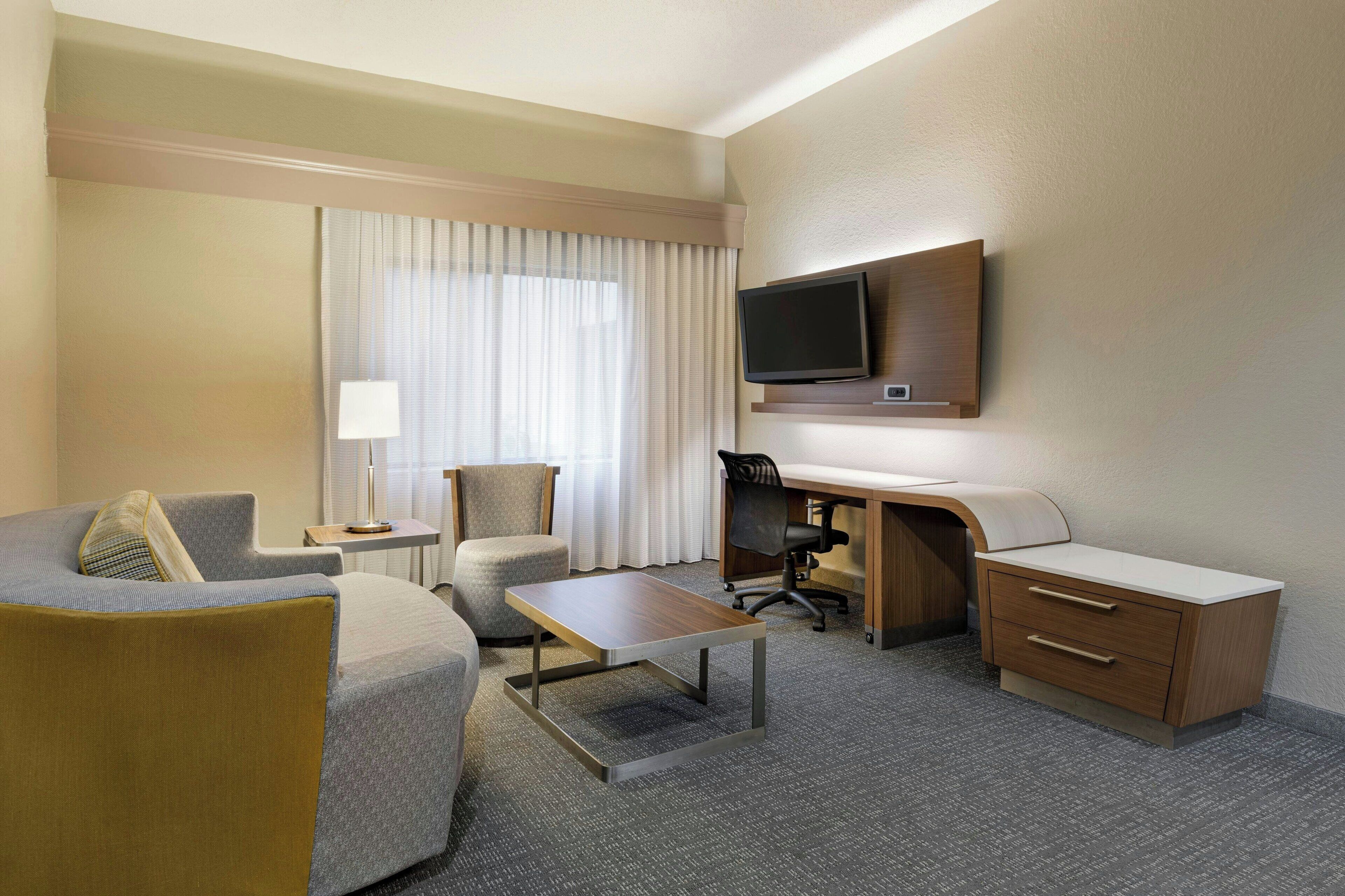 suite, 1 bedroom | desk, laptop workspace, iron/ironing board, free cots/infant beds