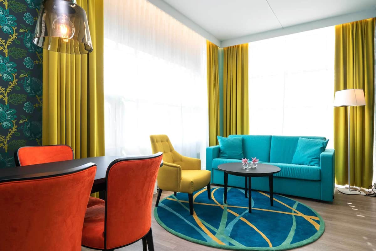 Premium bedding, minibar, in-room safe, desk