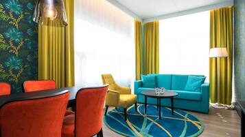 Habitación Business, no fumadores | Ropa de cama de alta calidad, minibar, caja fuerte y escritorio