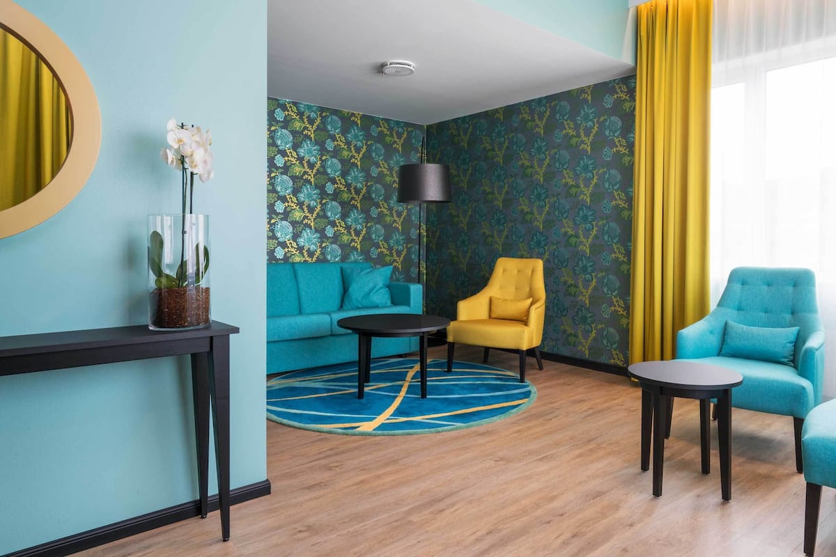 Premium bedding, minibar, in-room safe, desk