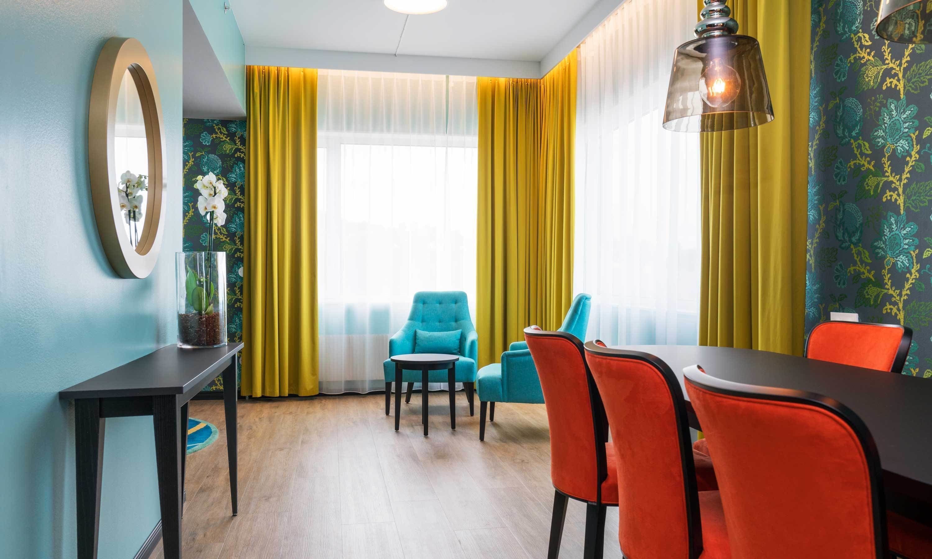 suite, non smoking | premium bedding, minibar, in-room safe, desk