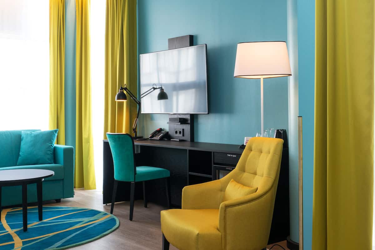 Premium bedding, minibar, in-room safe, desk