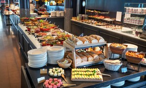 Free daily buffet breakfast