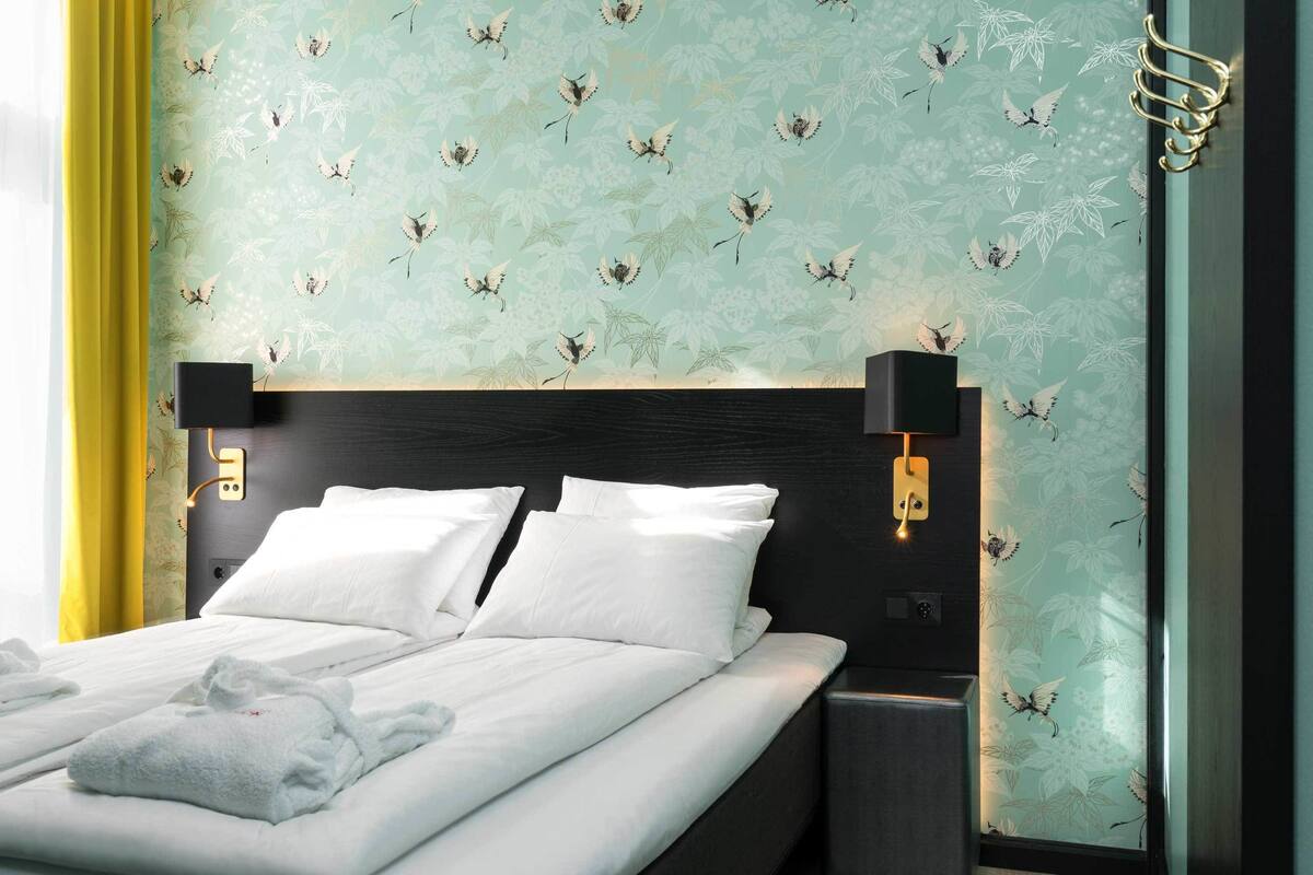 business room, non smoking | premium bedding, minibar, in-room safe, desk