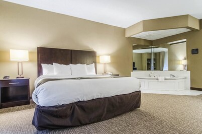 Quality Suites Graham - Burlington South