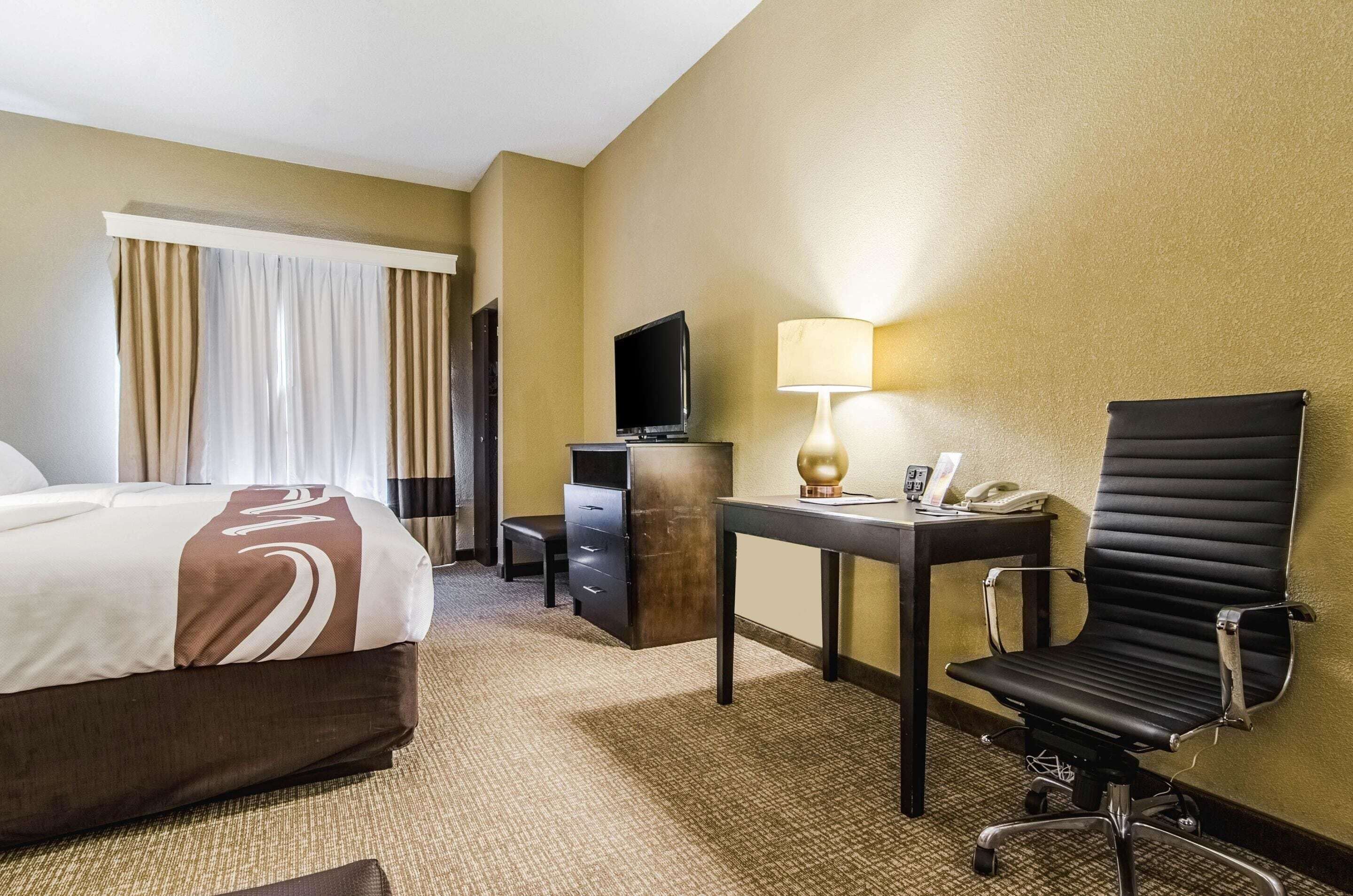 Desk, laptop workspace, iron/ironing board, free WiFi