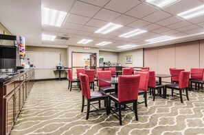 Free daily continental breakfast - Quality Suites Graham - Burlington South (Graham)