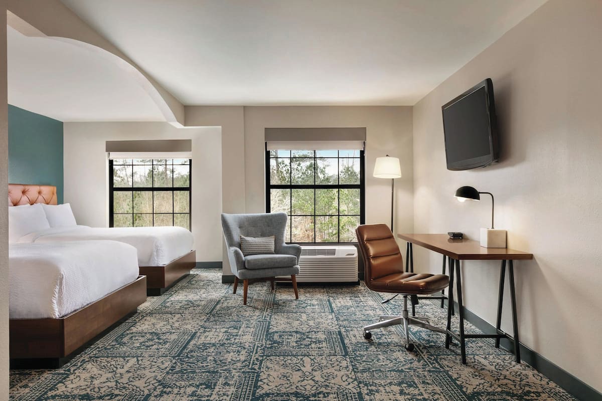 Premium bedding, in-room safe, desk, laptop workspace