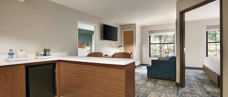 Suite, 1 Double Bed | Premium bedding, in-room safe, desk, laptop workspace