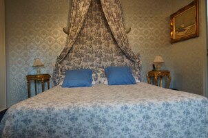 Superior Double Room | In-room safe, individually decorated, blackout drapes, cribs/infant beds