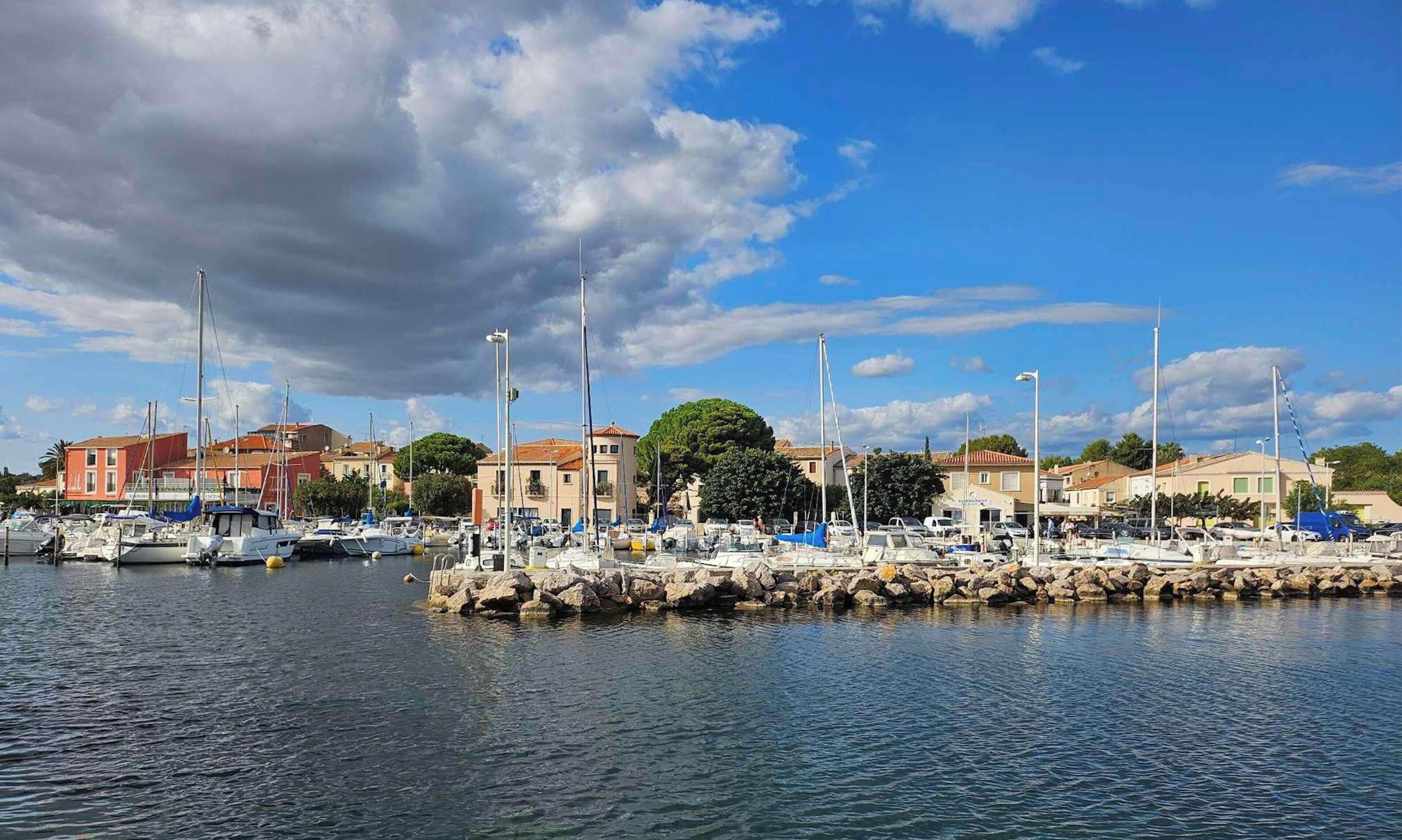 สถานที่น่าสนใจ