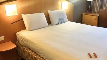 Roupas de cama premium, escrivaninha, ferros/tábuas de passar roupa