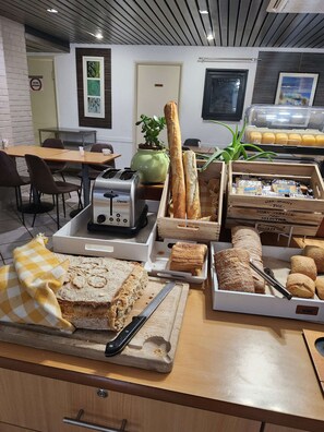 Daily buffet breakfast (EUR 13.5 per person)