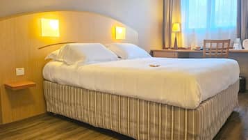 Chambre Standard, 1 lit double | Literie de qualité supérieure, bureau, fer et planche à repasser