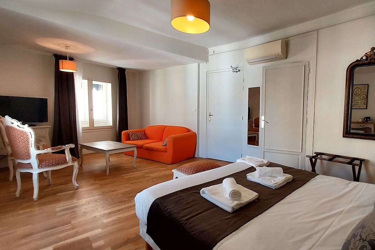 Habitación superior | Ropa de cama de alta calidad y decoración personalizada