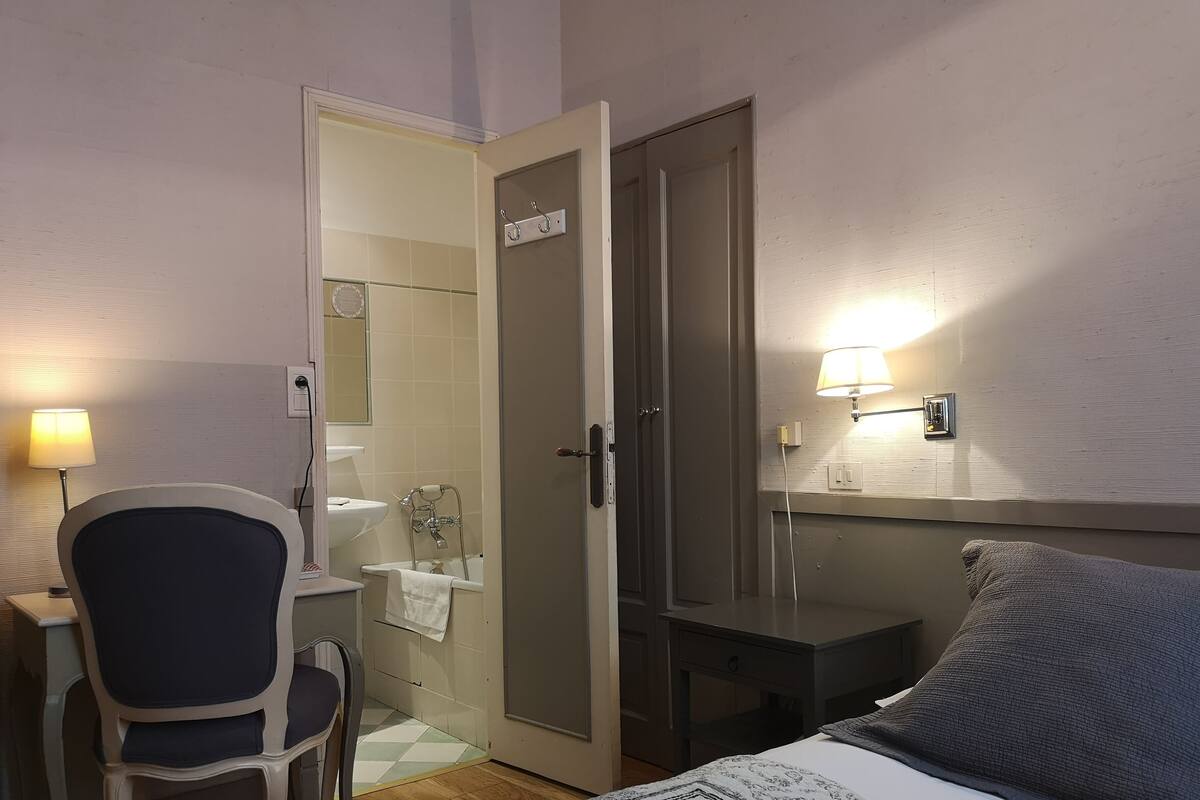 Standard Single Room, 1 Bedroom, Non Smoking | Premium bedding, individually decorated, individually furnished, desk