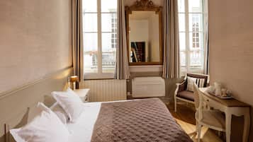 Habitación estándar con 2 camas individuales | Ropa de cama de alta calidad y decoración individual