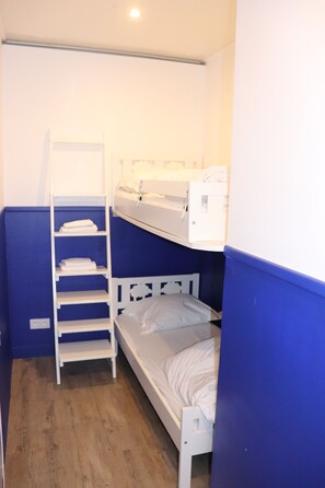 Family Room | In-room safe, desk, iron/ironing board, free cribs/infant beds