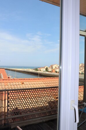 Double Room Ocean | In-room safe, desk, iron/ironing board, free cribs/infant beds