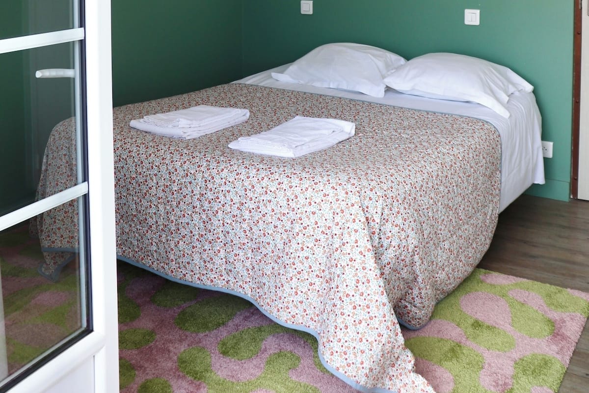 Family Room | In-room safe, desk, iron/ironing board, free cribs/infant beds