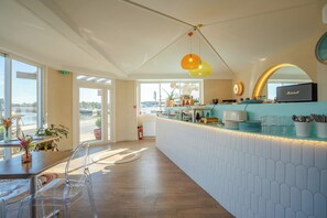 Daily continental breakfast (EUR 13 per person)
