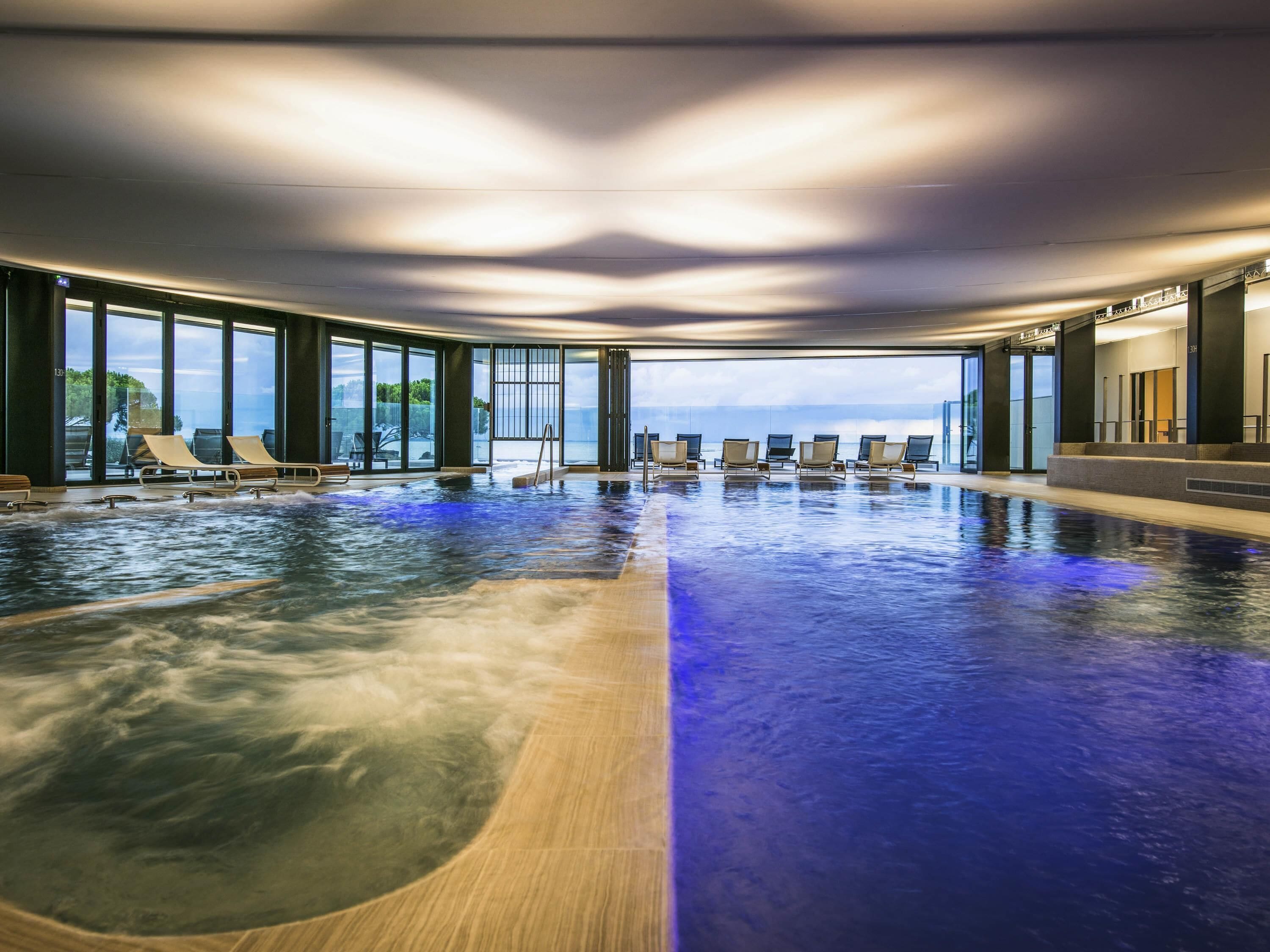 Luxe beddengoed, donsdekens, pillowtop-bedden, een minibar