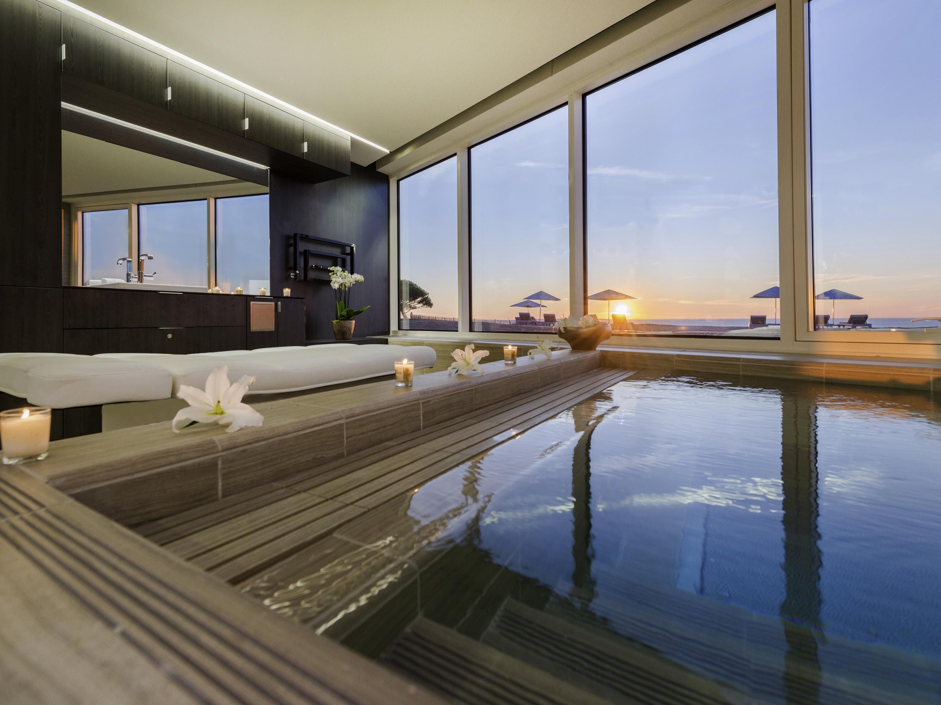 Couples treatment rooms, sauna, hot tub, steam room, body treatments