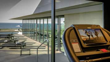 Bộ đồ giường cao cấp, chăn bông, nệm có lớp đệm bông, minibar