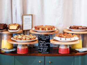 Petit déjeuner buffet servi tous les jours en supplément