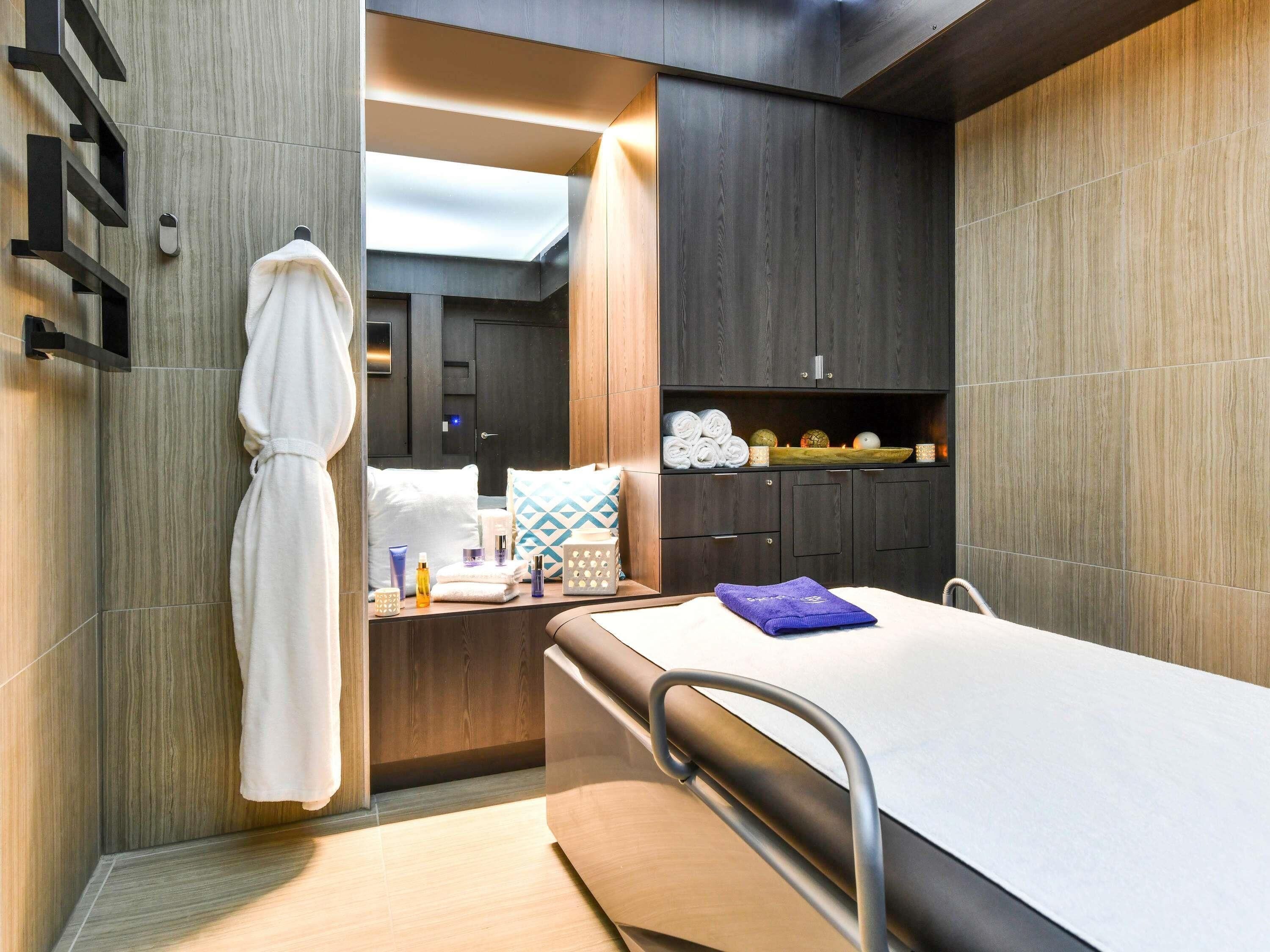 Couples treatment rooms, sauna, hot tub, steam room, body treatments
