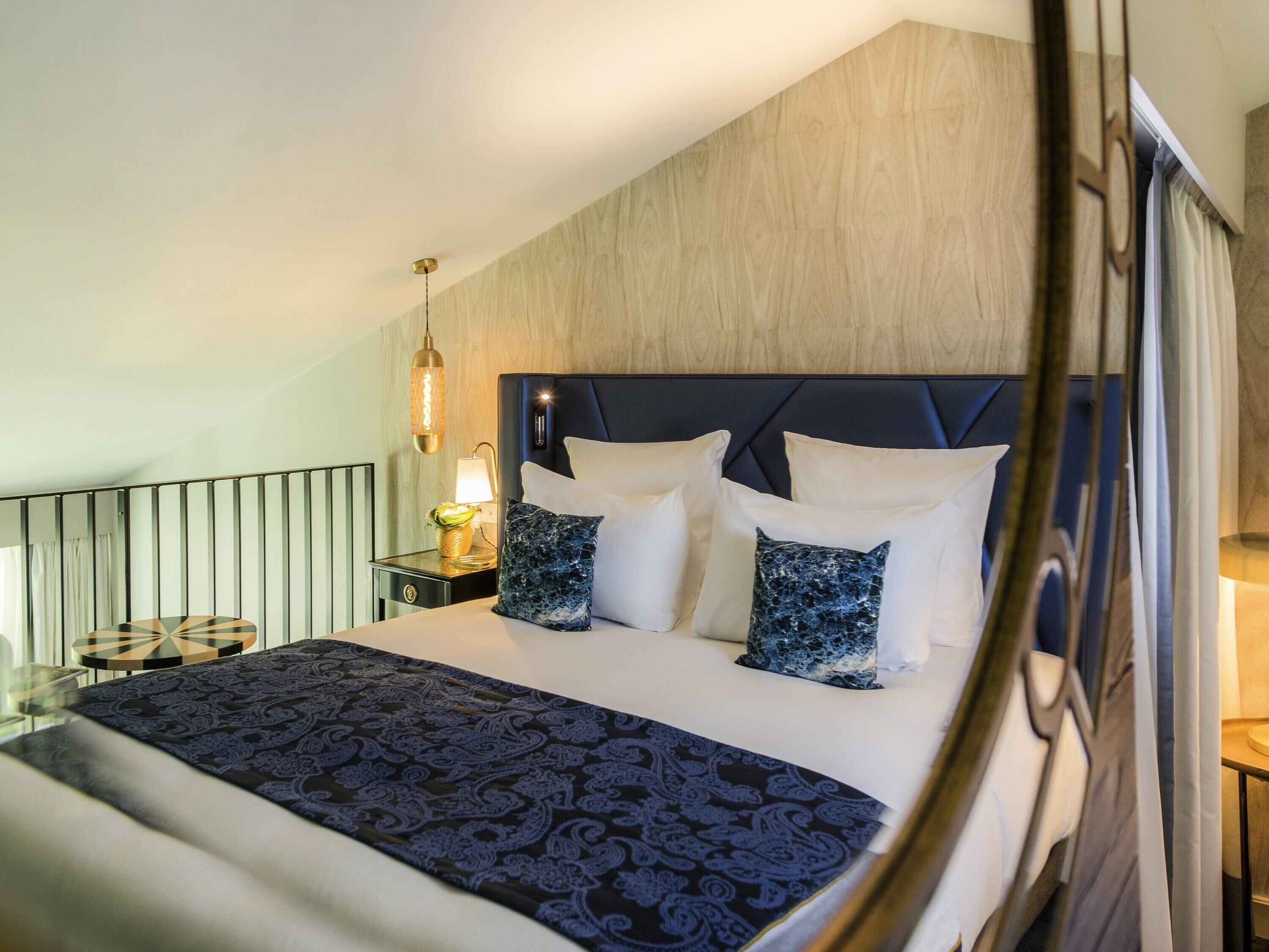 Ropa de cama de alta calidad, edredón, camas con pillow-top y minibar 