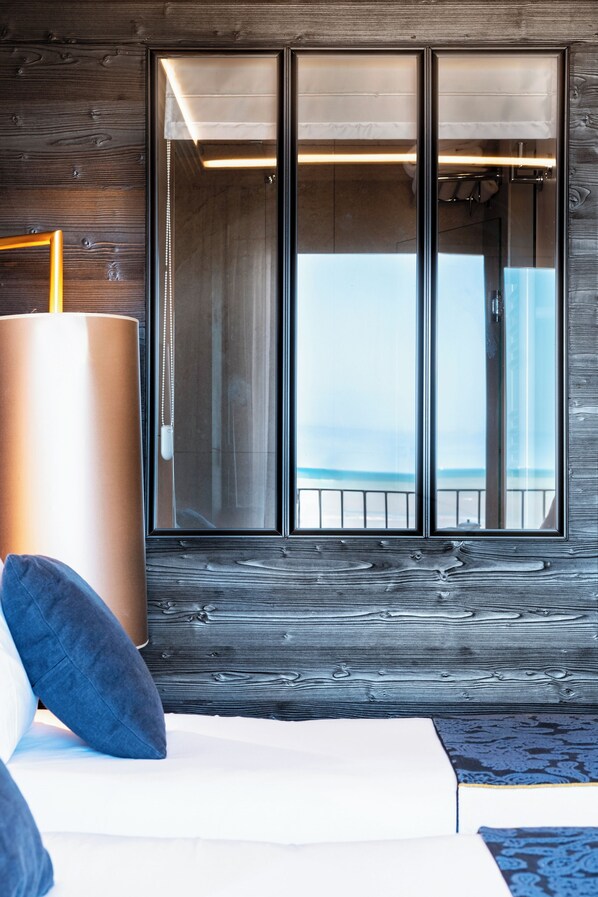 Deluxe kamer, 2 eenpersoonsbedden, terras | Luxe beddengoed, donsdekens, pillowtop-bedden, een minibar