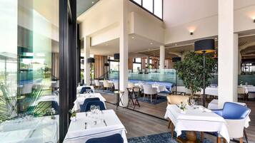 Daily buffet breakfast (EUR 25 per person)