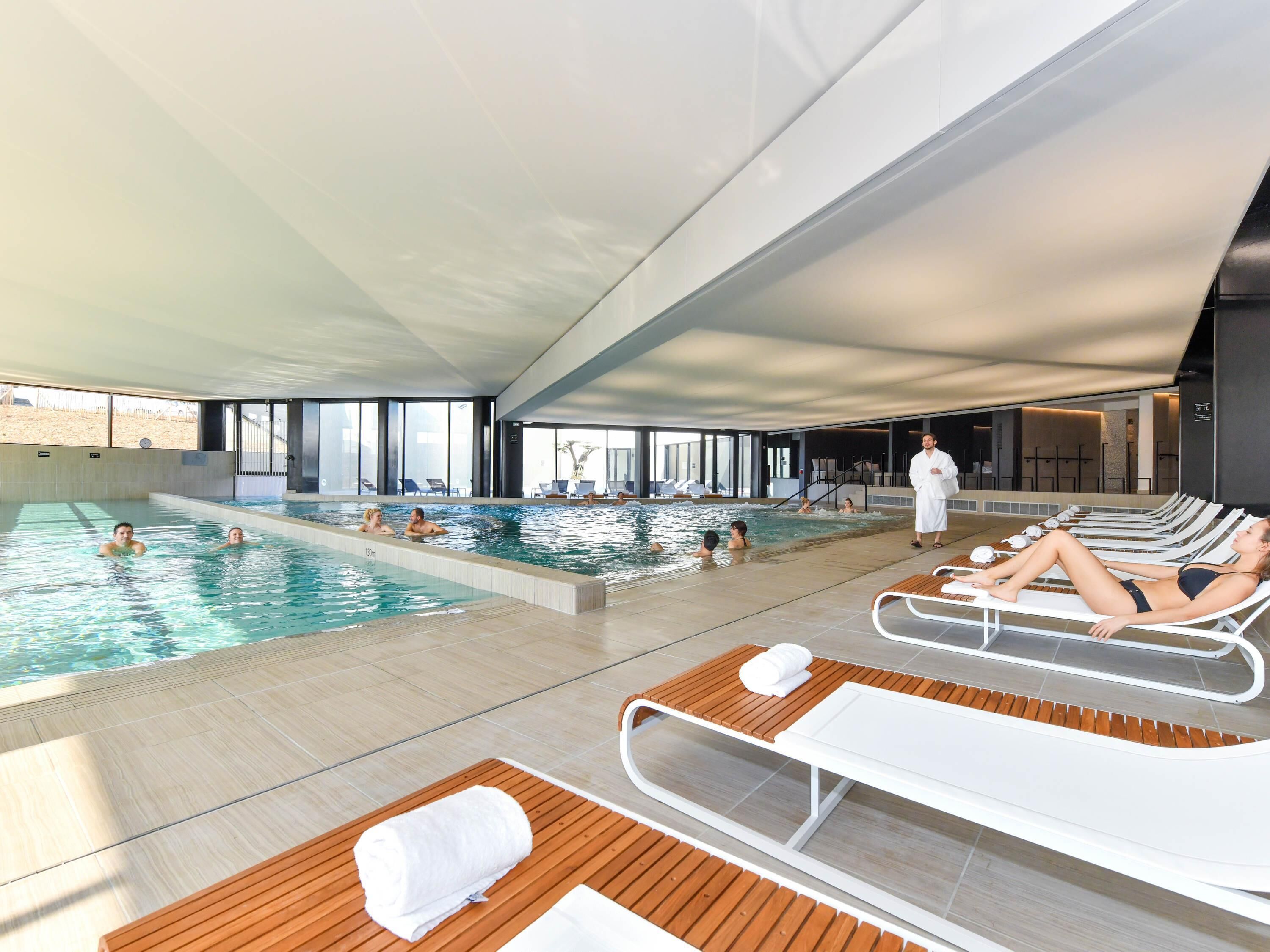 Hochwertige Bettwaren, Daunenbettdecken, Pillowtop-Betten, Minibar