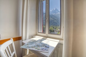 Standard-Einzelzimmer, 1 Einzelbett, Nichtraucher, Bergblick | Schreibtisch, Verdunkelungsvorhänge, kostenloses WLAN, Bettwäsche