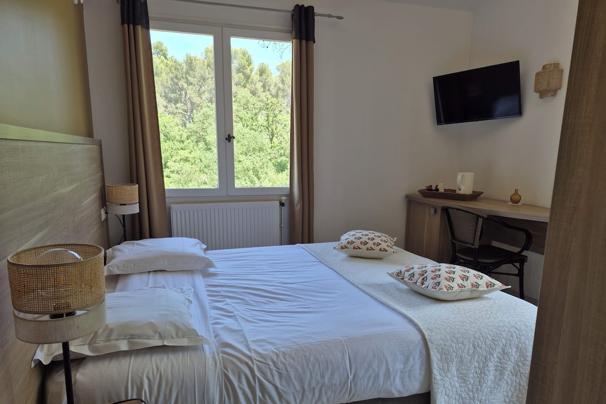 Minibar, in-room safe, individually decorated, desk