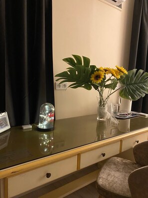 Chambre Supérieure XL Familiale | 1 bedroom, minibar, in-room safe, individually decorated